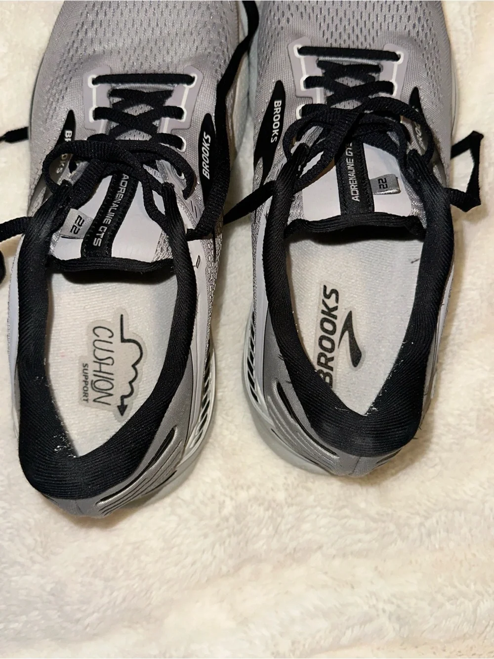 Brooks Men's Adrenaline GTS ‘22 Running Sneakers